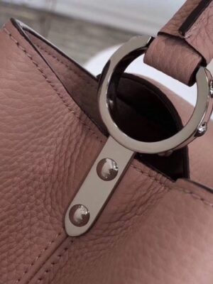 Louis Vuitton Replica Capucines MM Bag M94471 Magnolia