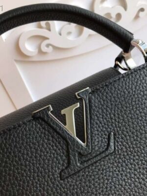 Louis Vuitton Replica Capucines PM Bag M42242 Black/SiLV Replicaer