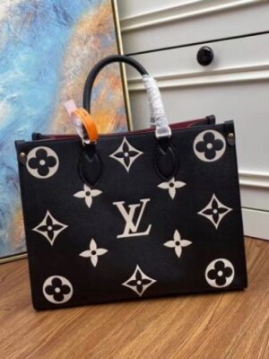 Louis Vuitton Replica M45495 LV Replica OnTheGo MM medium tote bag Black Embossed grained cowhide leather