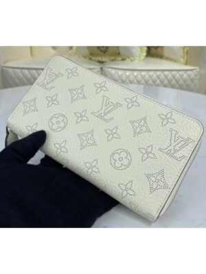 Louis Vuitton Replica M69215 LV Replica Zippy wallet in Snow White Mahina calf leather