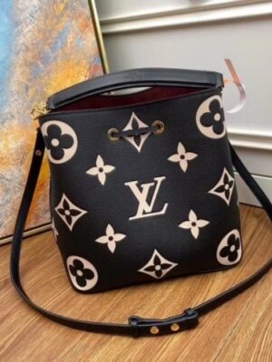 Louis Vuitton Replica NeoNoe MM Bag In Black Leather M45497