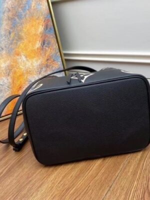 Louis Vuitton Replica NeoNoe MM Bag In Black Leather M45497