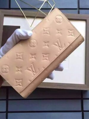 Louis Vuitton Replica SARAH WALLET MONOGRAM VERNIS Dune M90209