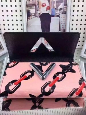 Louis Vuitton Replica TWIST CHAIN WALLET M67227 PINK