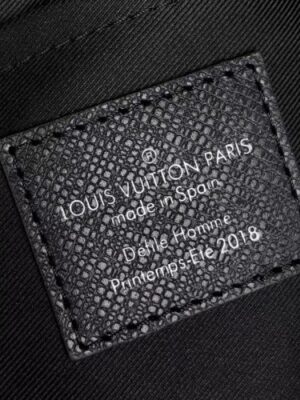 Louis Vuitton Replica Taiga Leather Messenger PM Bag M31003 Noir 2018